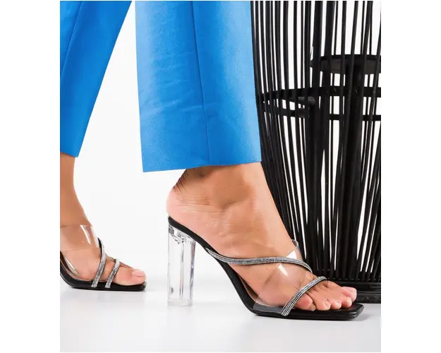 Saboti dama Olive Negri