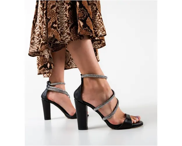 Sandale cu toc Minion Negre