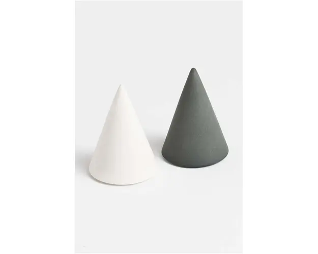 Tre Product agitatoare de sare si piper Cone