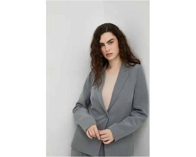 Bruuns Bazaar sacou culoarea gri, un singur rand de nasturi, neted