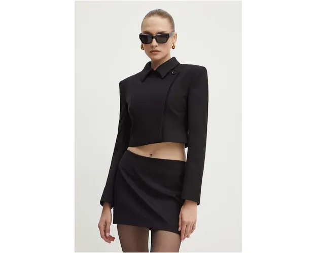 La Mania sacou culoarea negru, un singur rand de nasturi, neted, VIA