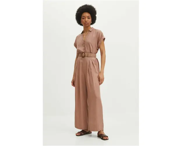 Medicine salopeta culoarea roz, cu guler