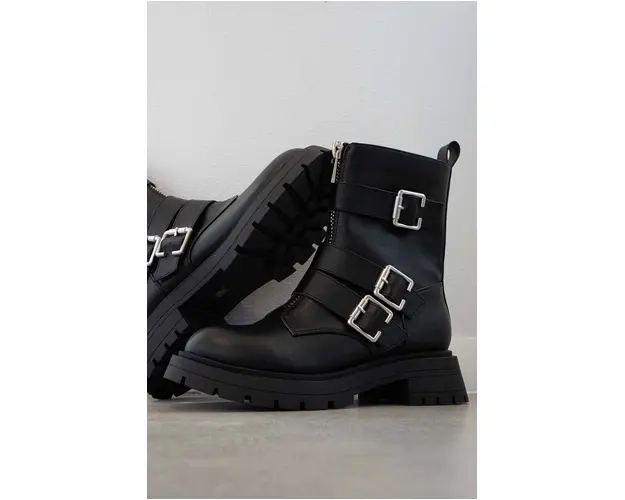 Medicine botine culoarea negru, cu platforma, izolare usoara