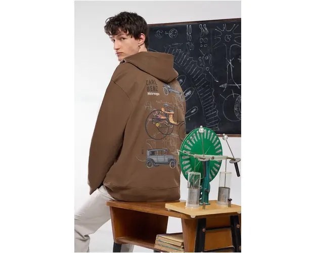 Medicine bluza barbati, culoarea maro, cu gluga, cu imprimeu