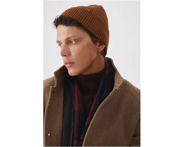 Medicine caciula culoarea maro