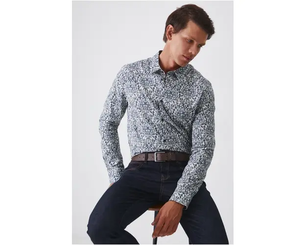 Medicine camasa barbati, culoarea alb, cu guler clasic, slim