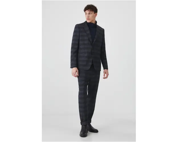 Medicine sacou barbati, culoarea gri