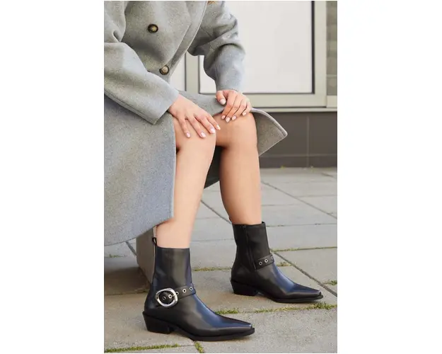 Medicine cizme de piele culoarea negru, cu toc drept