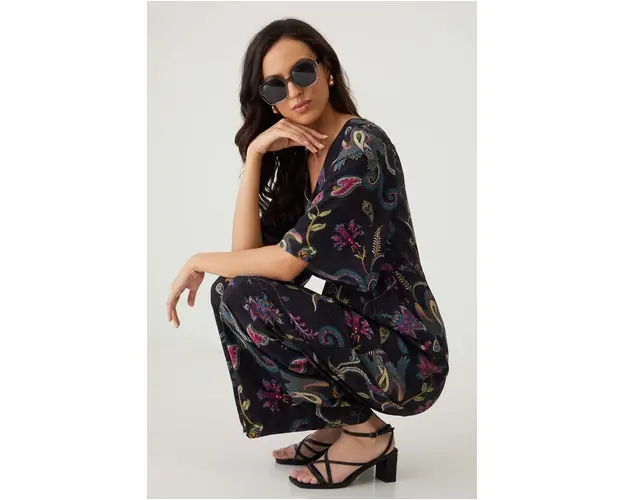 Medicine salopeta culoarea negru, cu decolteu in v