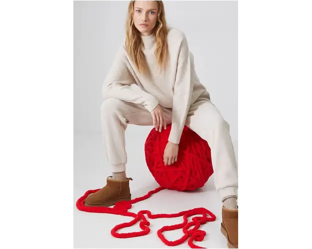 Medicine pantaloni de trening culoarea bej, neted