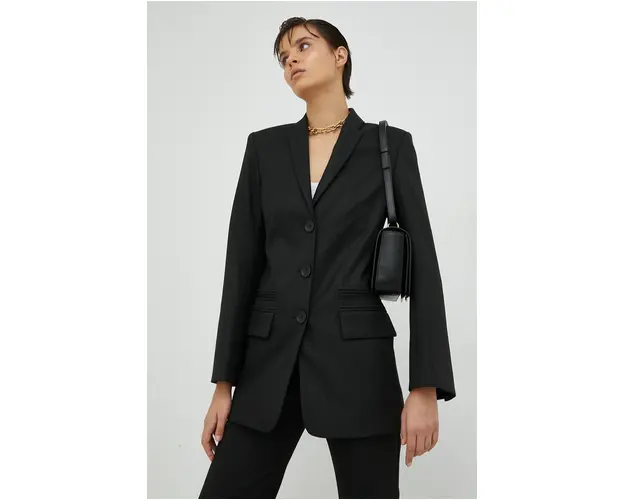 By Malene Birger sacou culoarea negru, un singur rand de nasturi, neted