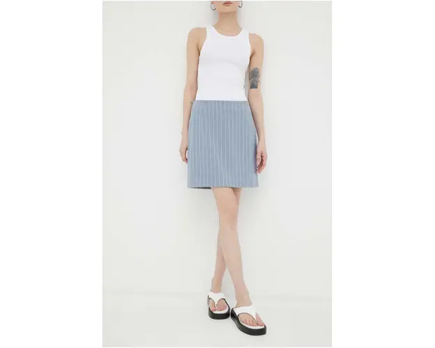 Gestuz fusta mini, drept