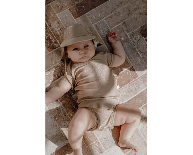 That's mine tricou bebe 19572 culoarea maro, uni IBE