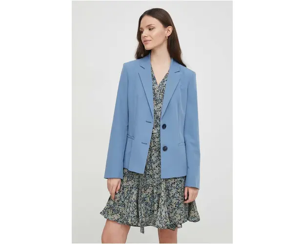 Sisley sacou un singur rand de nasturi, neted