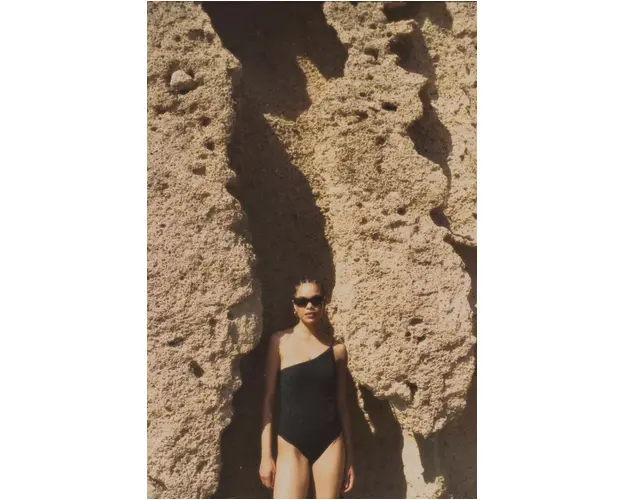 Answear Lab costum de baie dintr-o bucata culoarea negru, cupa usor rigidizata