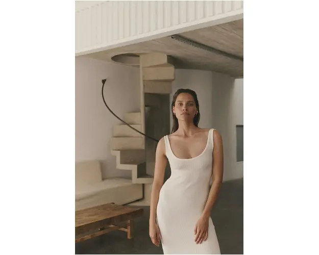 MUUV. rochie sukienka długa FENDU culoarea alb, midi, mulata