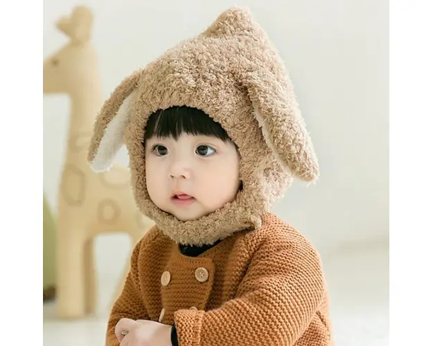 Caciulita maro pentru bebelusi - Bunny