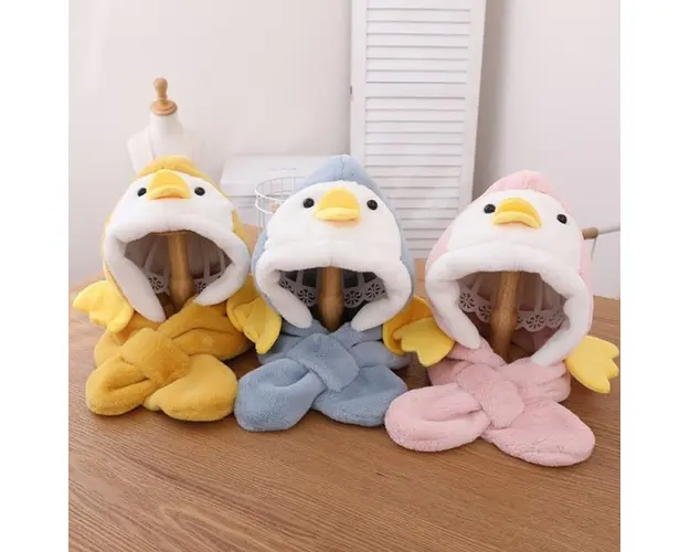 Caciulita plusata pentru copii - Pinguin