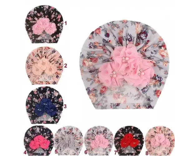Caciulita tip turban cu floricele aplicate