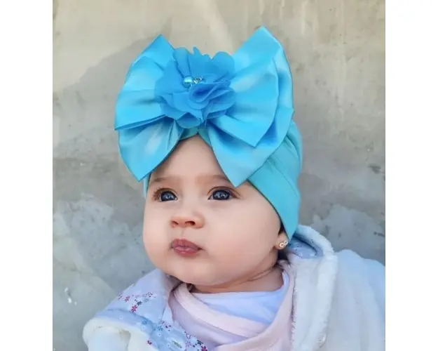 Caciulita tip turban cu funda din satin aplicata in fata