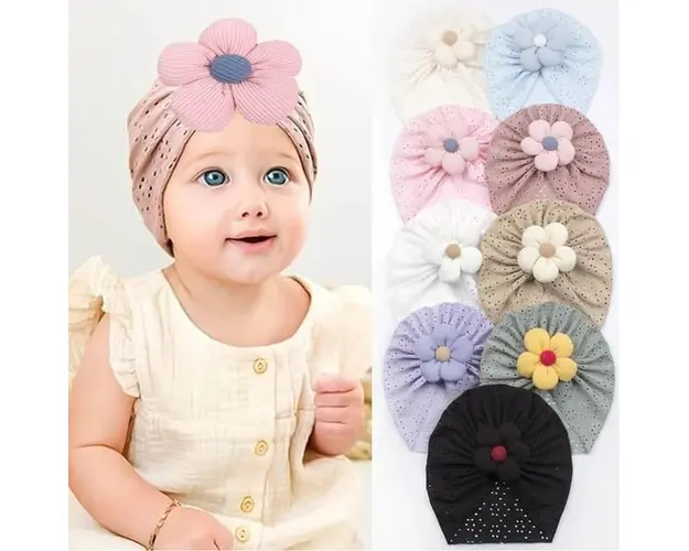 Caciulita tip turban cu model ajurat si floare aplicata