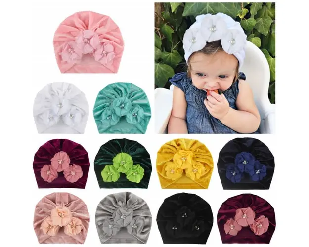 Caciulita tip turban din catifea cu flori aplicate