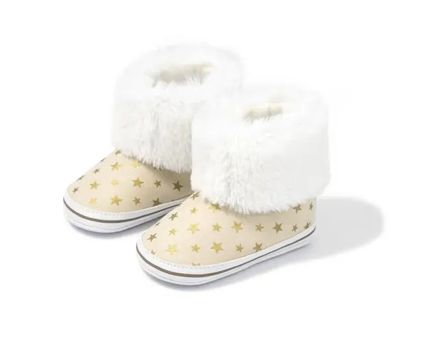 Cizmulite crem cu steluta aurii si blanita alba