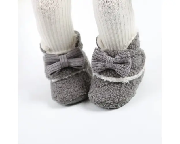 Cizmulite gri cu fundita pentru fetite