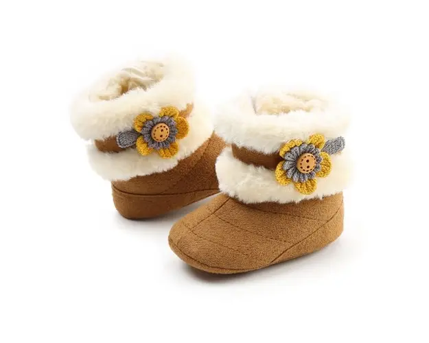 Cizmulite maro cu blanita si floricica