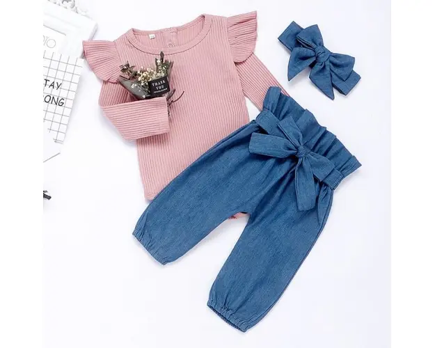 Compleu cu body roz si pantaloni albastri