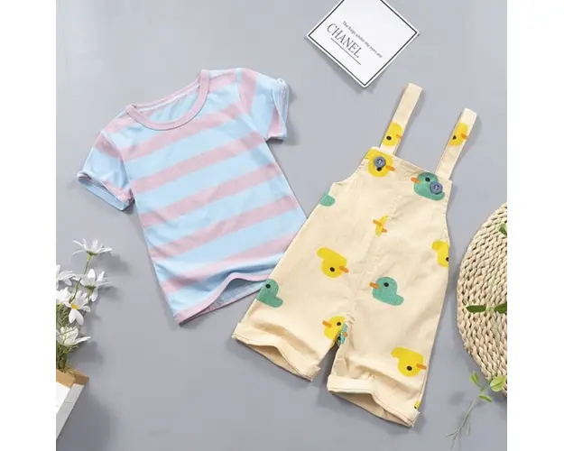 Costum cu salopeta crem si tricou - Duck