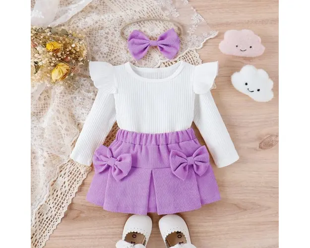 Costumas cu bluzita si fustita din reiat