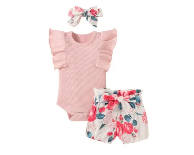 Costumas cu body si pantaloni scurti - Beauty