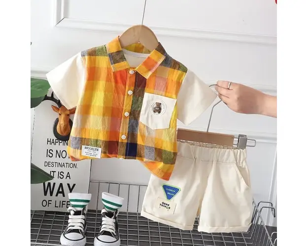 Costumas pentru baietei cu camasuta galbena in carouri