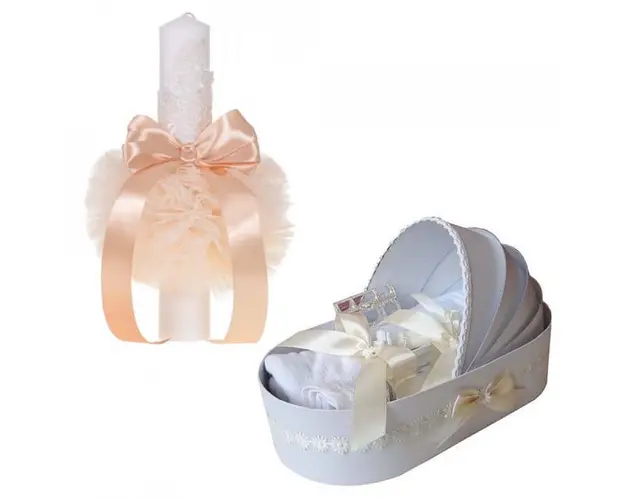 Lumanare botez glob cu dantela si trusou botez in landou, decor Ivoire cu floricele, Denikos® 755