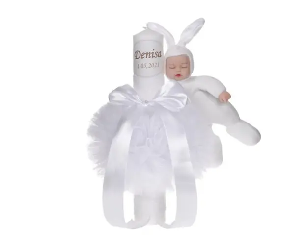 Lumanare botez personalizata, decor alb, diafan cu tul, dantela si o jucarie iepuras, Denikos® 729