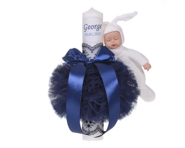 Lumanare botez personalizata, decor bleumarin cu tul, dantela si o jucarie iepuras, Denikos® 736