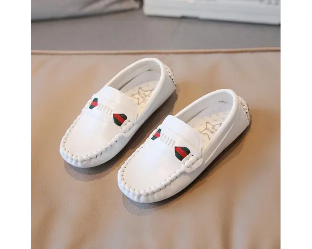 Mocasini albi pentru baietei