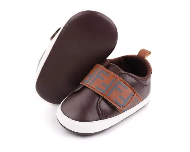 Pantofi maro cu bareta lata cu arici