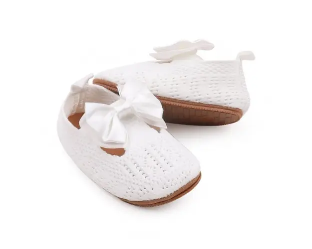 Pantofiori albi crosetati