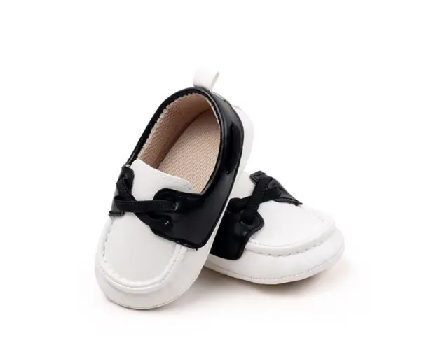 Pantofiori albi cu negru tip mocasini
