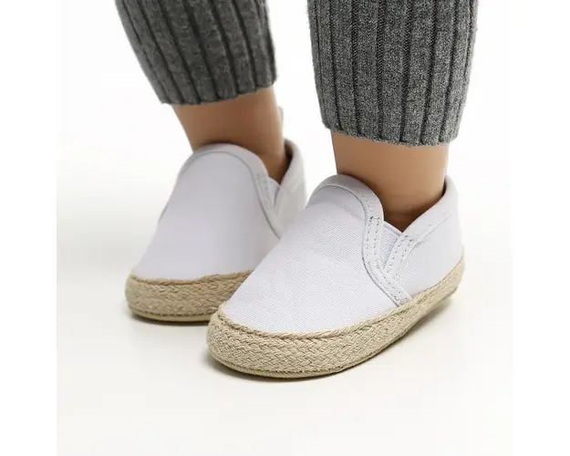 Pantofiori albi tip mocasini