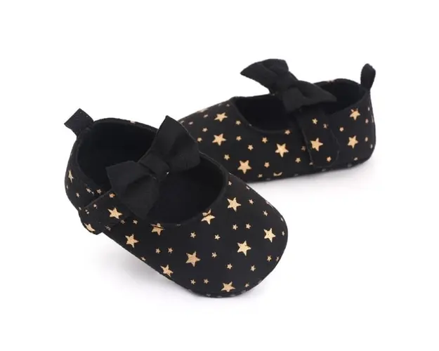 Pantofiori bebelusi negri cu stelute aurii si fundita eleganta