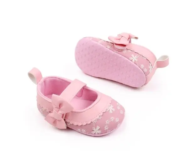 Pantofiori bebelusi roz cu fundita si broderie