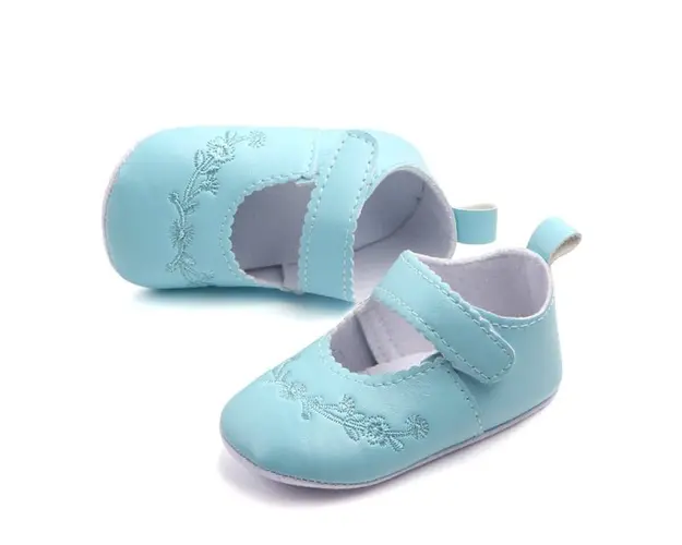 Pantofiori bleu cu broderii florale