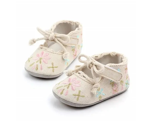 Pantofiori ivoire cu flori brodate