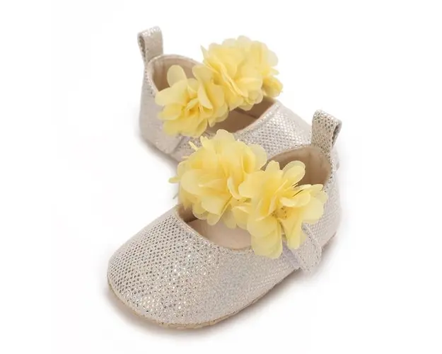 Pantofiori ivoire metalizat cu floricele galbene