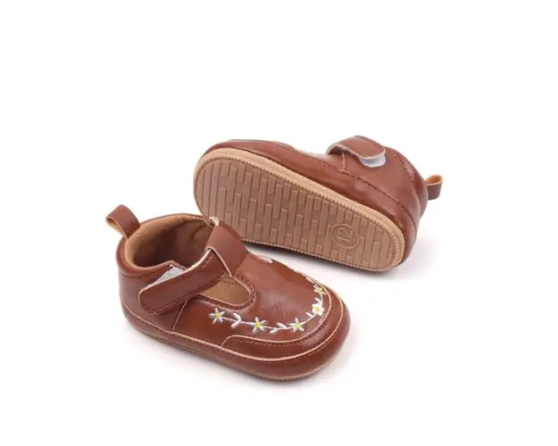 Pantofiori maro cu broderie florala