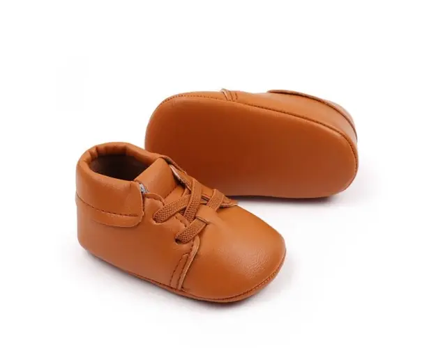 Pantofiori maro pentru baietei - Stan