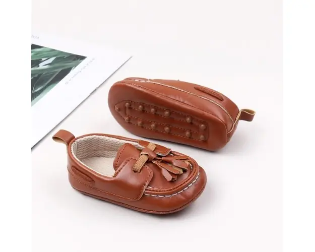 Pantofiori maro tip mocasini cu ciucurasi